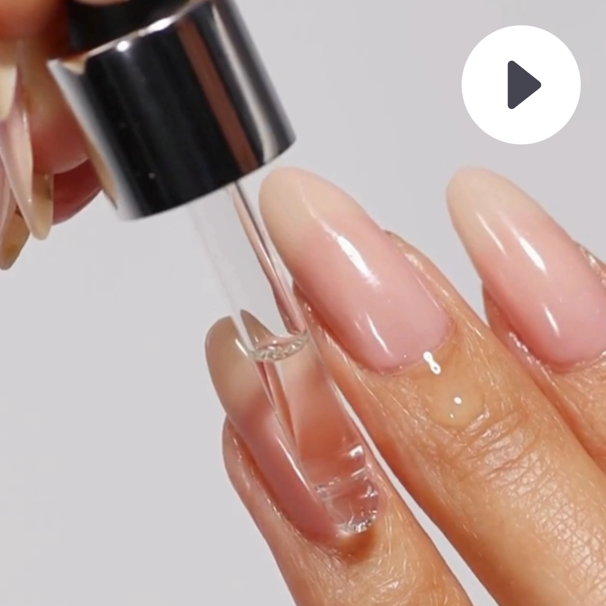 Video LONDONTOWN kur Nourishing Cuticle Oil Výživný olej na nehtovou kůžičku